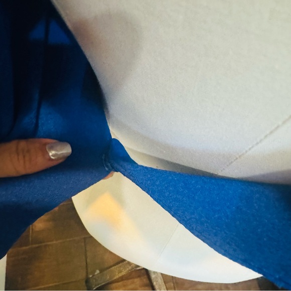 Gorgeous brilliant blue halter with tie around neck - Picture 10 of 15